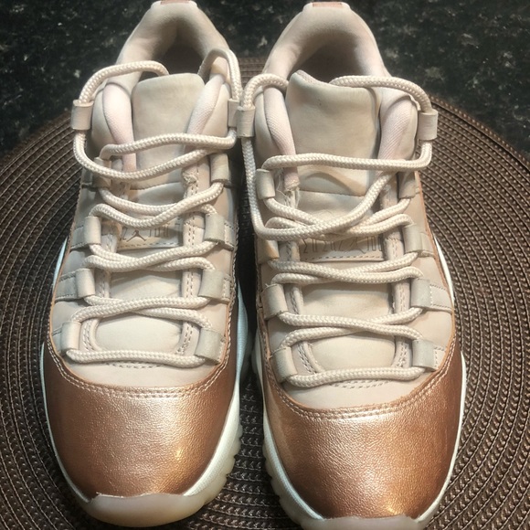 Gold Jordan’s Like New - Picture 2 of 2
